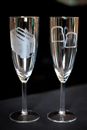 Engraved pictures toasting flotes