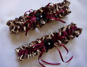 Custom design for wedding garters 