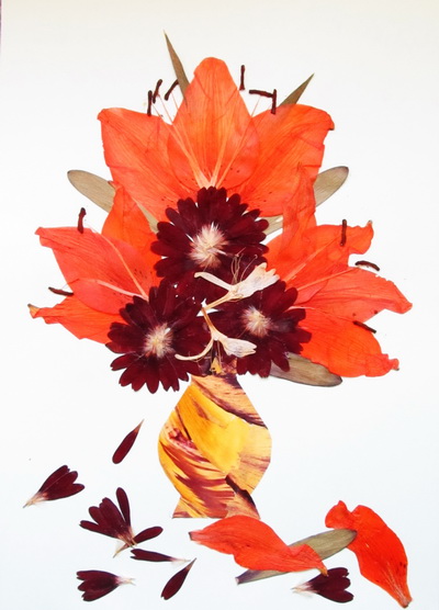 Picture with pressed and dried flowers
